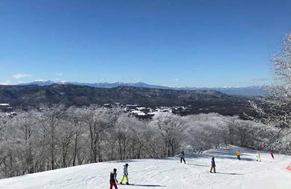 青空とゲレンデ
